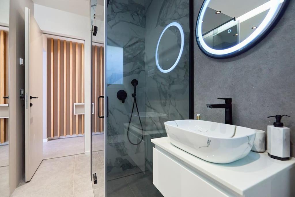 New & Stunning Views In Luxury 5* Divona Apartment دوبروفينك المظهر الخارجي الصورة
