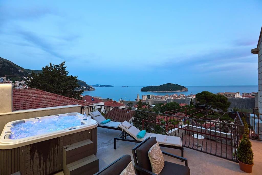 New & Stunning Views In Luxury 5* Divona Apartment دوبروفينك المظهر الخارجي الصورة