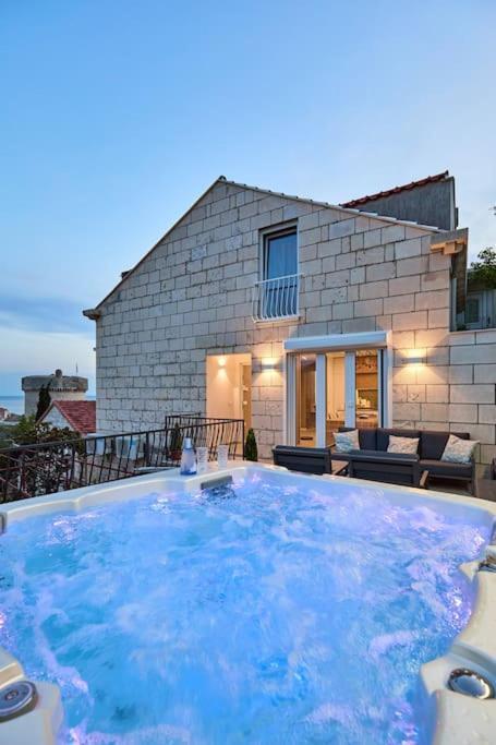 New & Stunning Views In Luxury 5* Divona Apartment دوبروفينك المظهر الخارجي الصورة