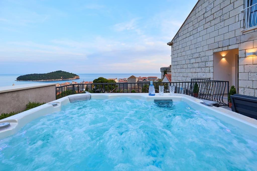 New & Stunning Views In Luxury 5* Divona Apartment دوبروفينك المظهر الخارجي الصورة